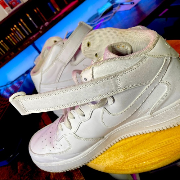 White Nike Air Force 1 Shoes hi tops - Picture 2 of 3